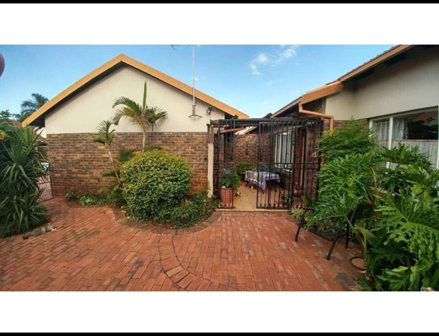 2 BEDROOM APARTMENT SOLD IN THE ORCHARDS